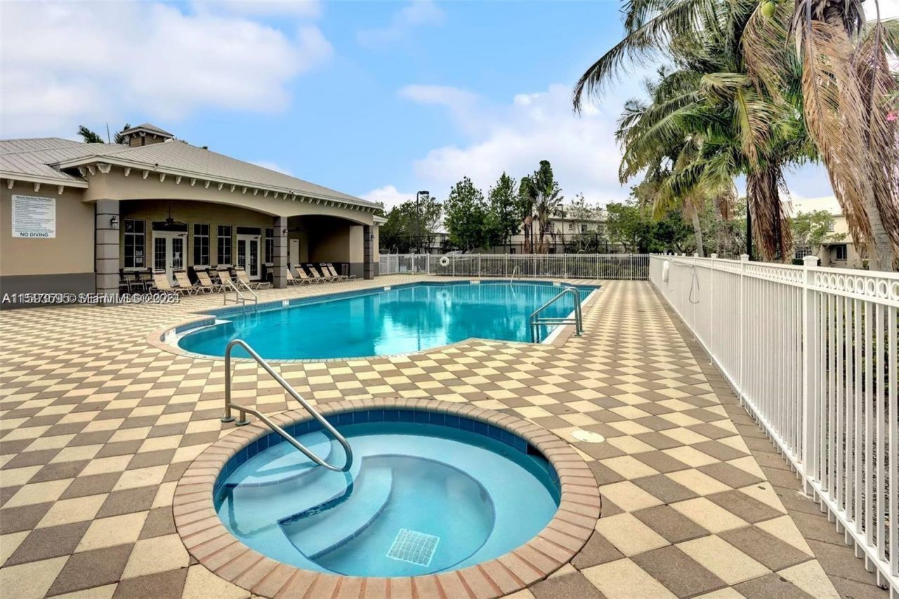 1945 Marsh Harbor Dr, Unit 1945, Riviera Beach, FL 33404 Photo