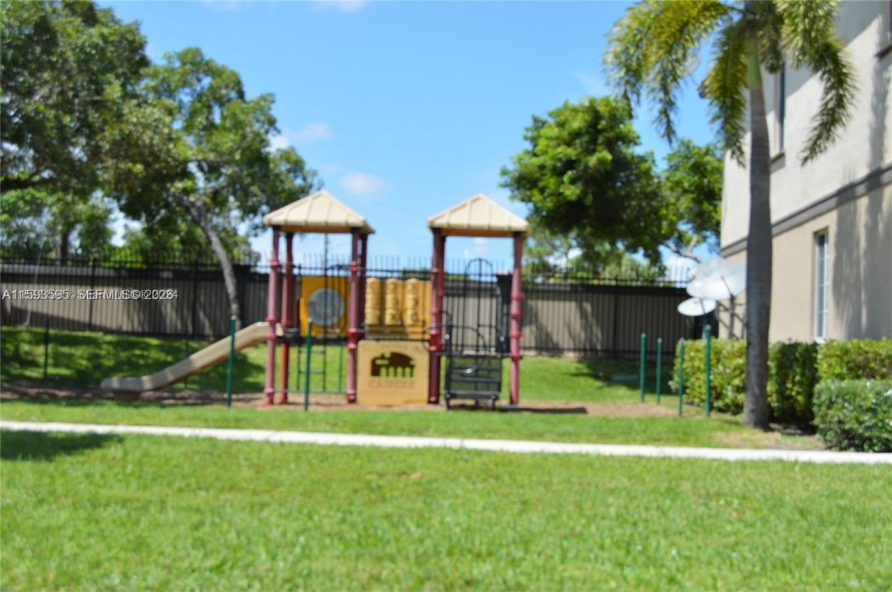 1945 Marsh Harbor Dr, Unit 1945, Riviera Beach, FL 33404 Photo