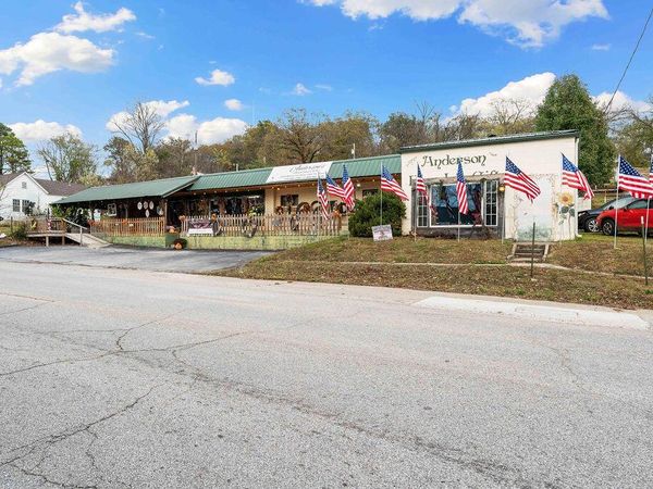 102 N Walnut Street, Anderson, MO 64831