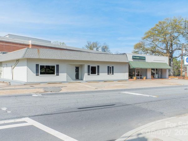 301 Caswell Road N, Charlotte, NC 28204