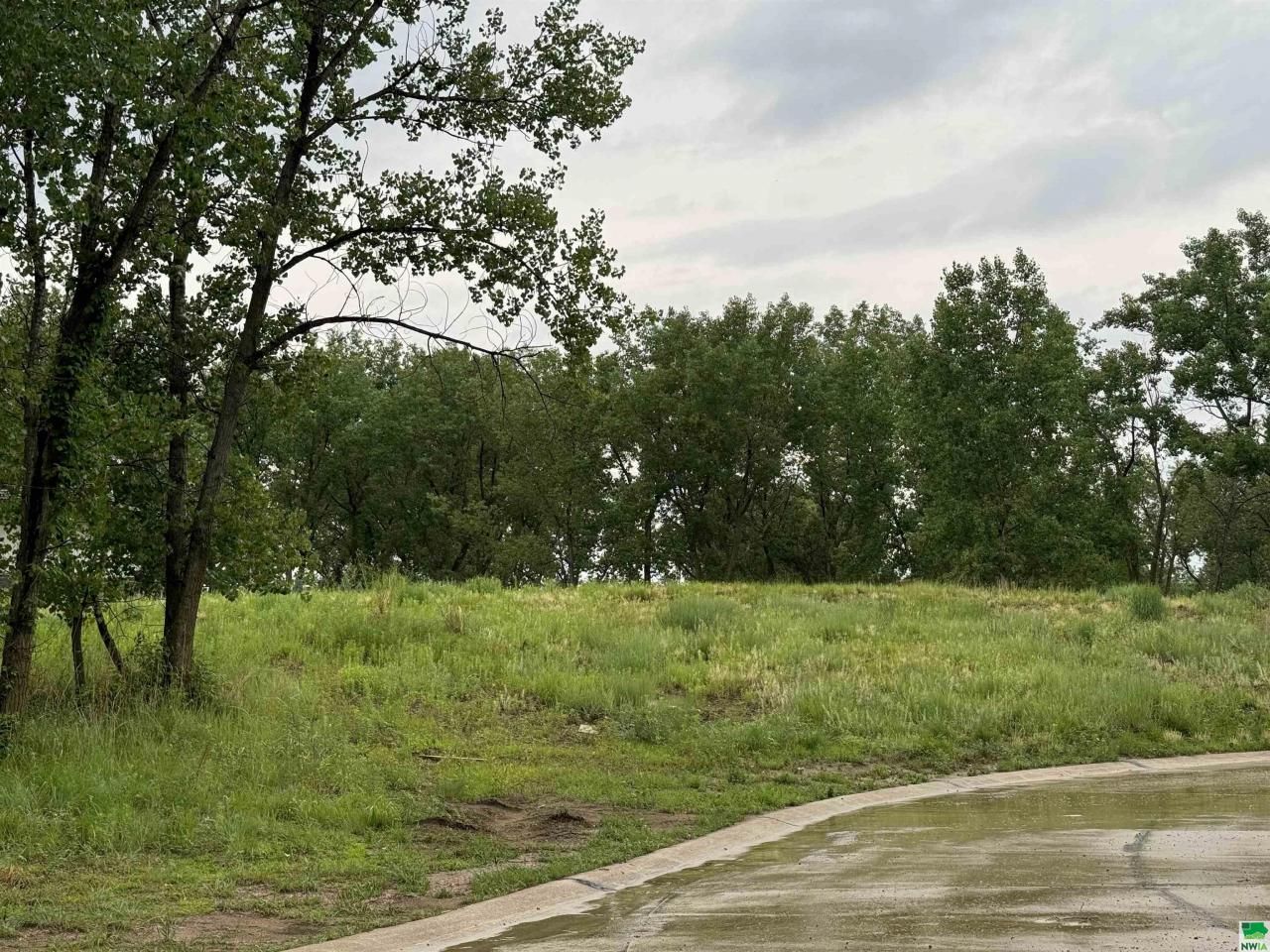 685 Arrowhead Crt, Dakota Dunes, SD 57049 Main Photo
