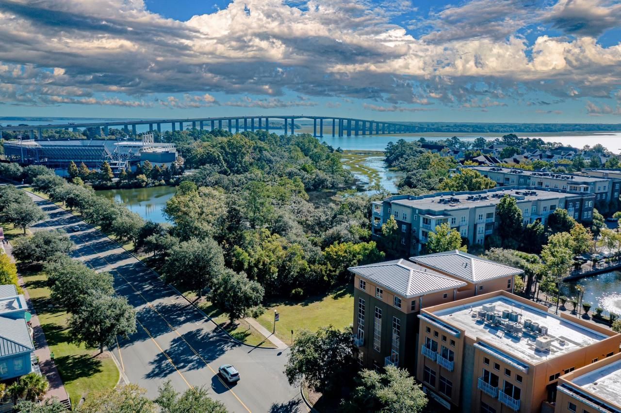 211 Seven Farms Drive Photo 14