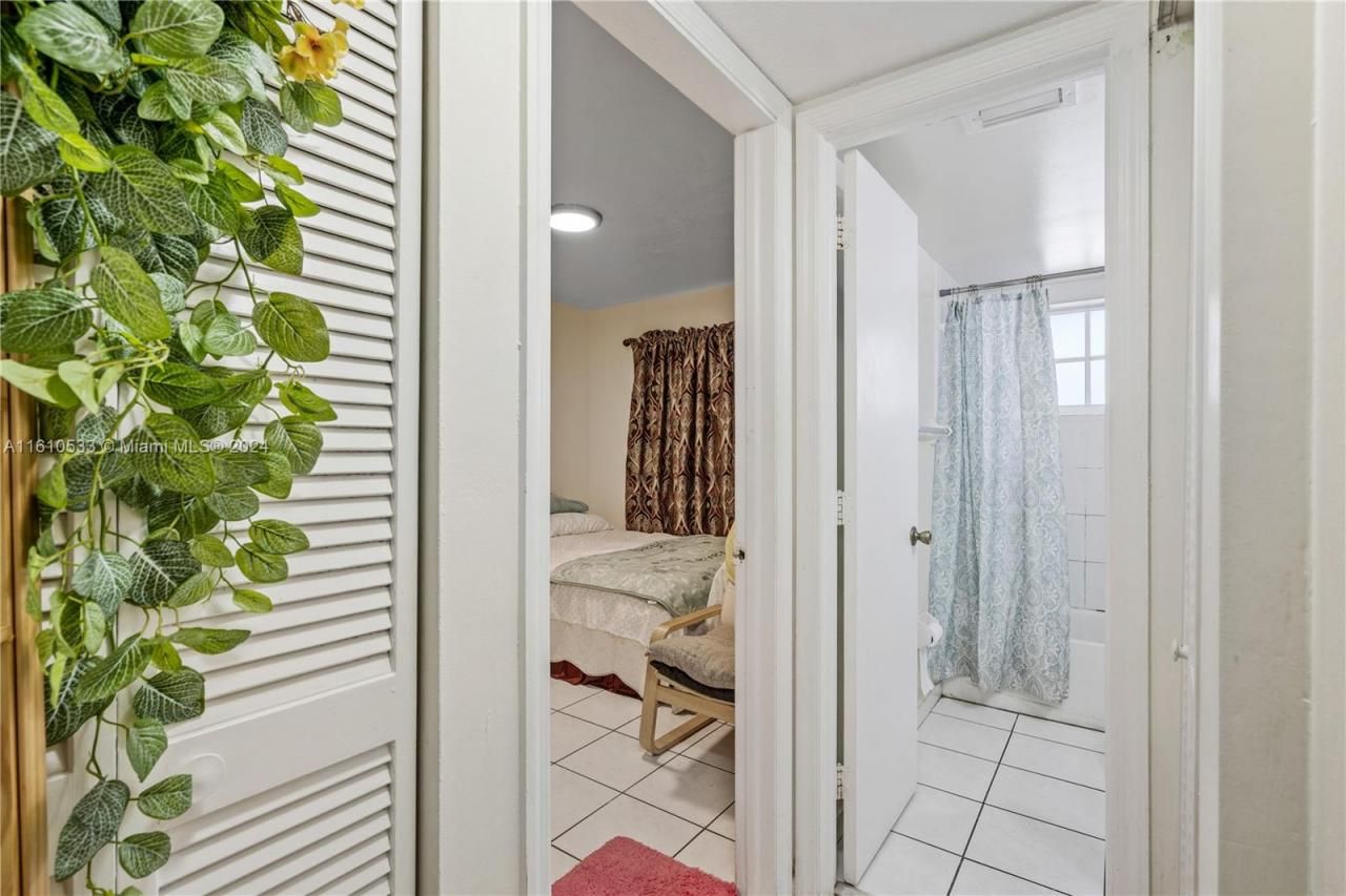 700 SE 9th Ct, Unit 103, Hialeah, FL 33010 Photo