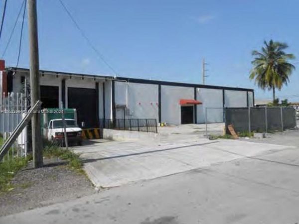 3380 NW 69th St, Miami, FL 33147