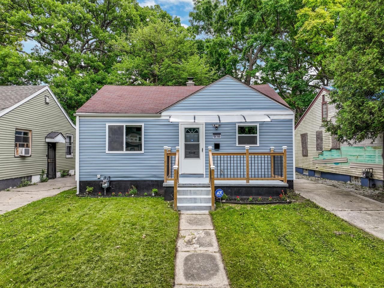 19766 Biltmore Street, Detroit, MI 48235 Main Photo