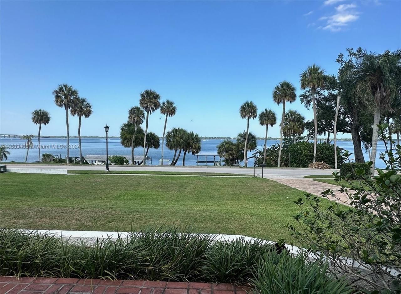 1613 N Indian River Drive, Cocoa, FL 32922 Photo