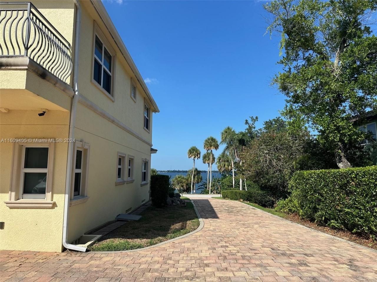 1613 N Indian River Drive, Cocoa, FL 32922 Photo