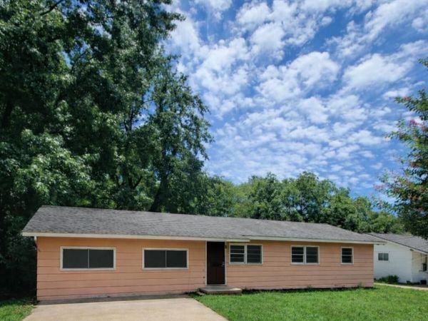 1020 Capri Circle, Jackson, MS 39209