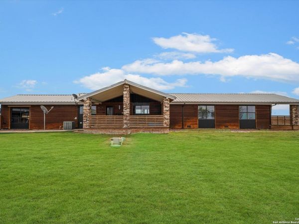 3915 US Highway 181, Floresville, TX 78114