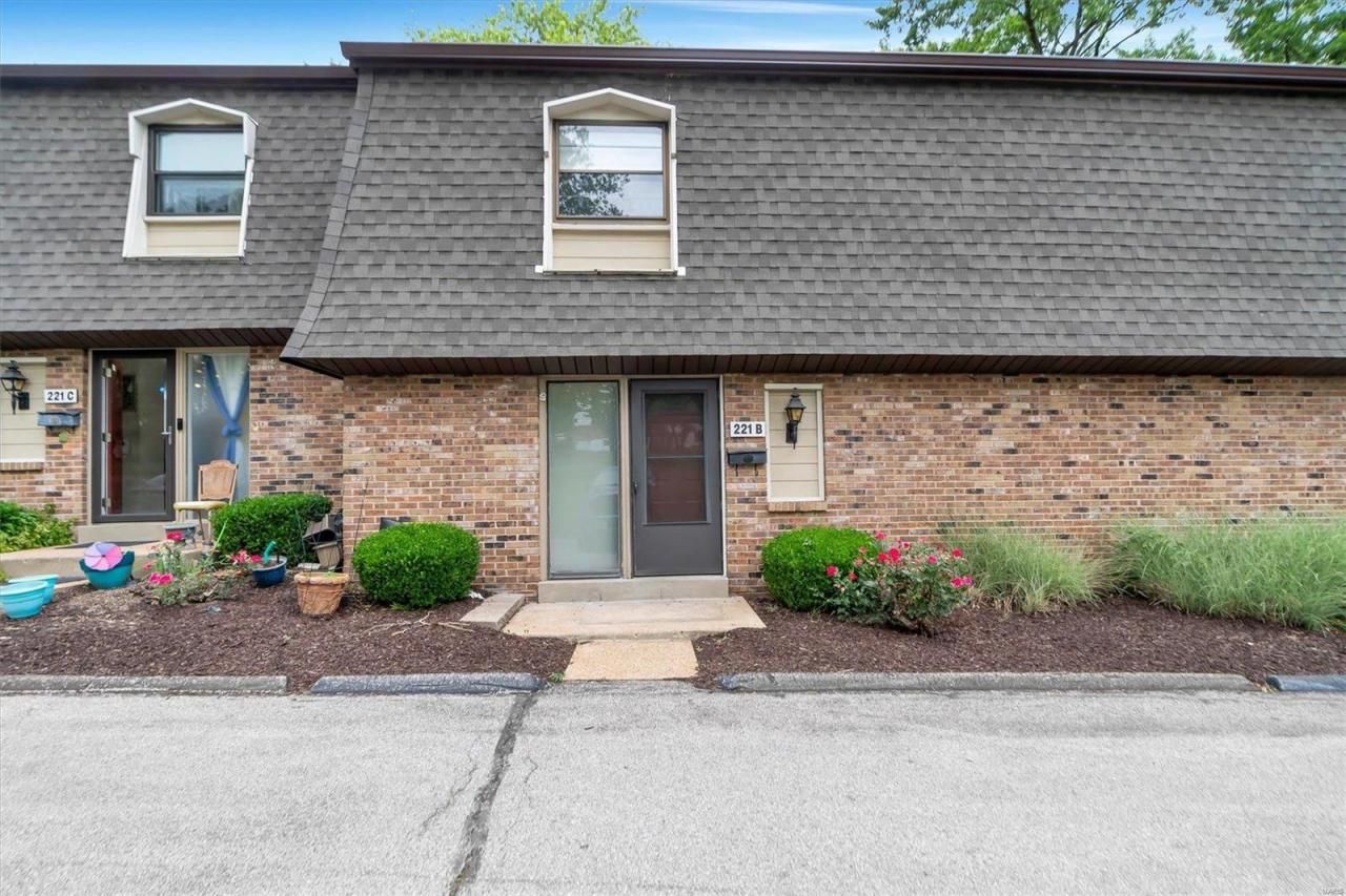 221 Braeshire Drive, Unit B, Ballwin, MO 63021 Main Photo