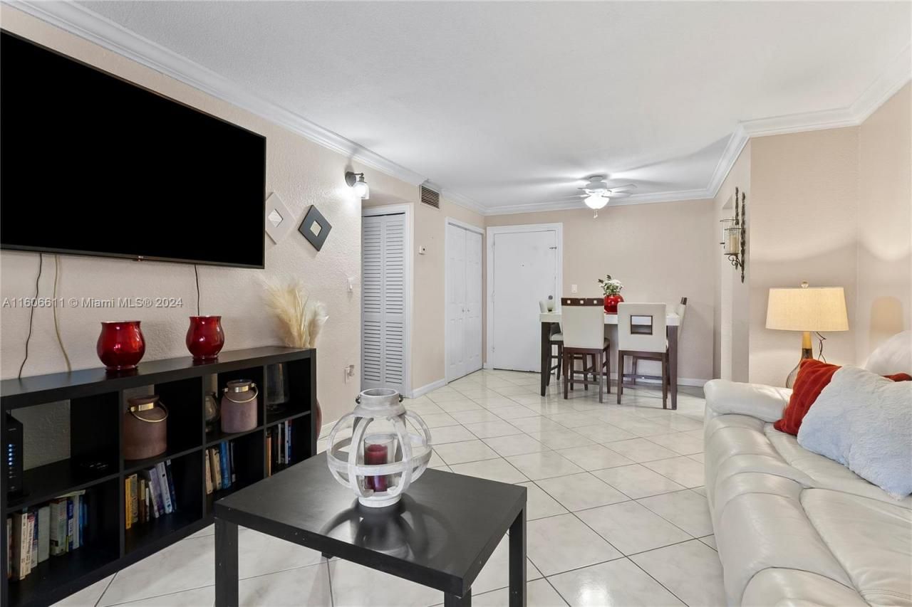 666 W 81st St, Unit 226, Hialeah, FL 33014 Photo