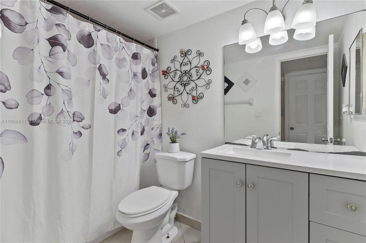 666 W 81st St, Unit 226, Hialeah, FL 33014 Photo