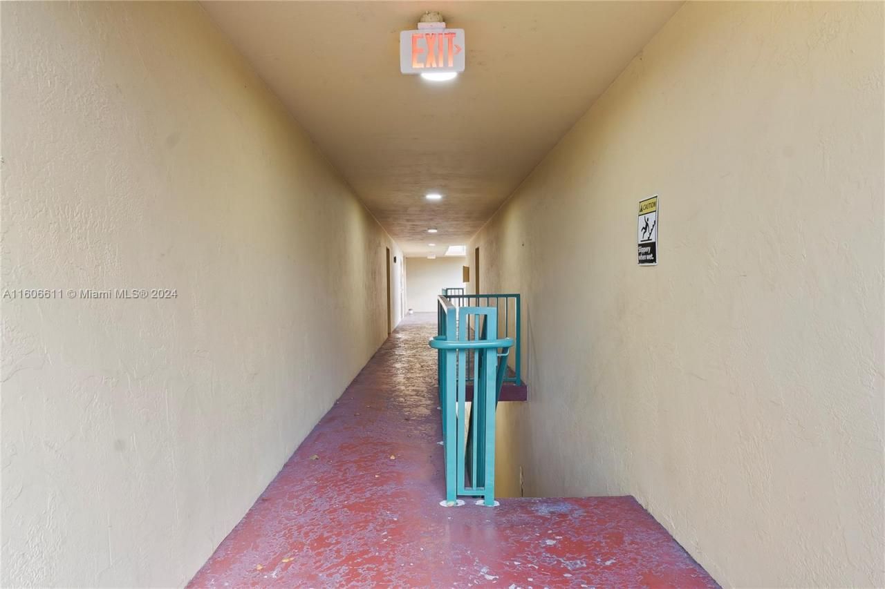 666 W 81st St, Unit 226, Hialeah, FL 33014 Photo