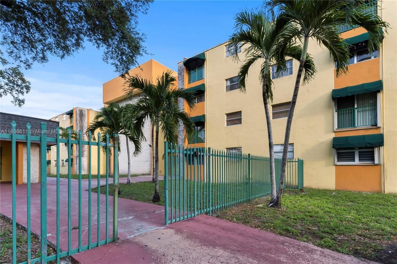 666 W 81st St, Unit 226, Hialeah, FL 33014 Photo