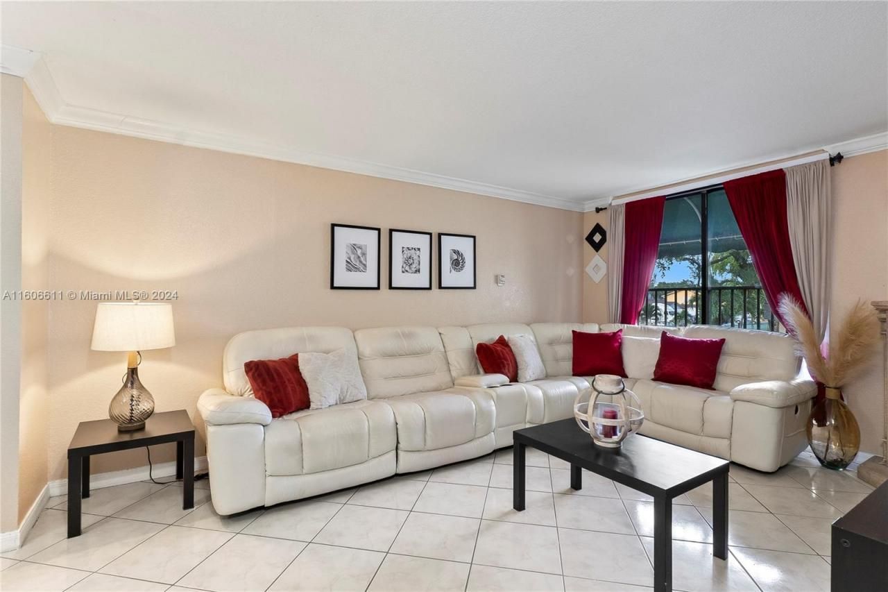 666 W 81st St, Unit 226, Hialeah, FL 33014 Photo