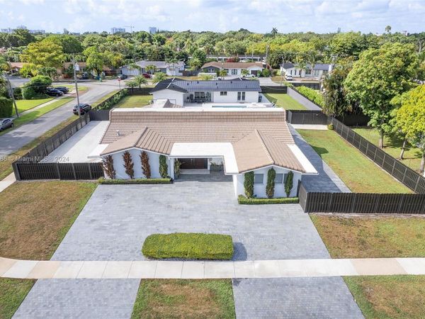 2120 NE 204th St, Miami, FL 33179