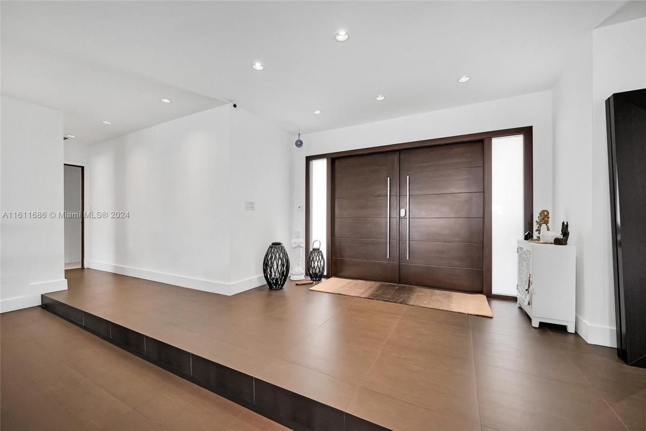 2120 NE 204th St, Miami, FL 33179 Photo