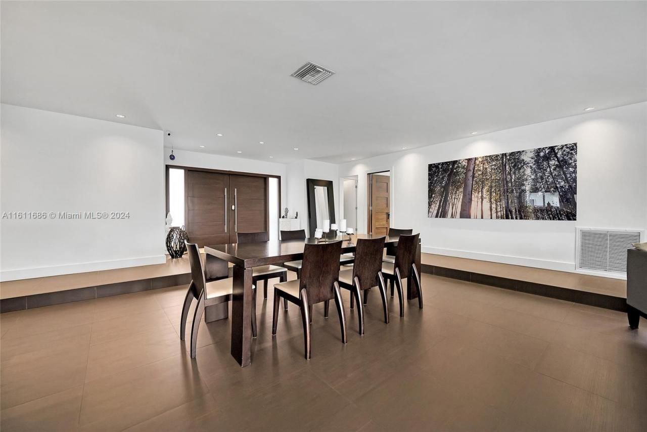 2120 NE 204th St, Miami, FL 33179 Photo