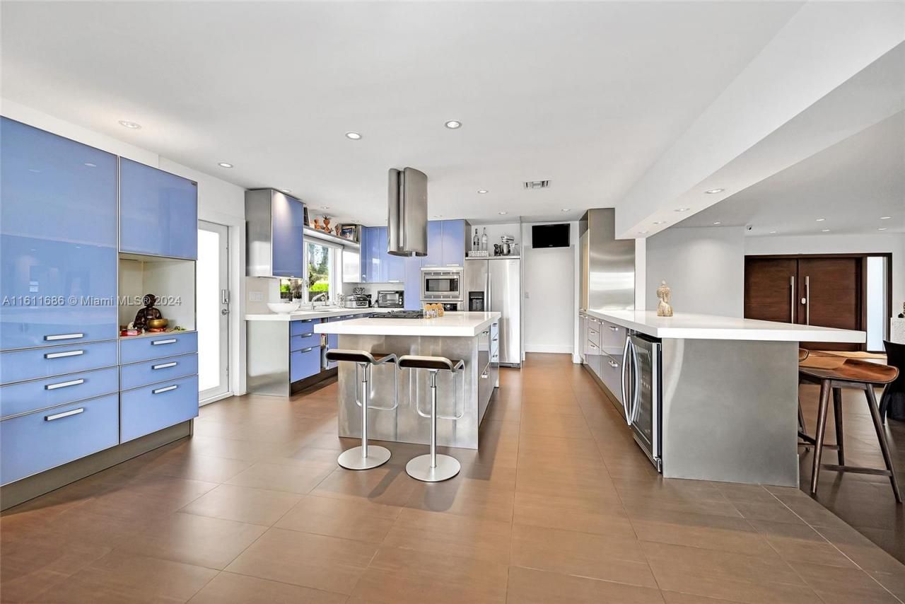 2120 NE 204th St, Miami, FL 33179 Photo