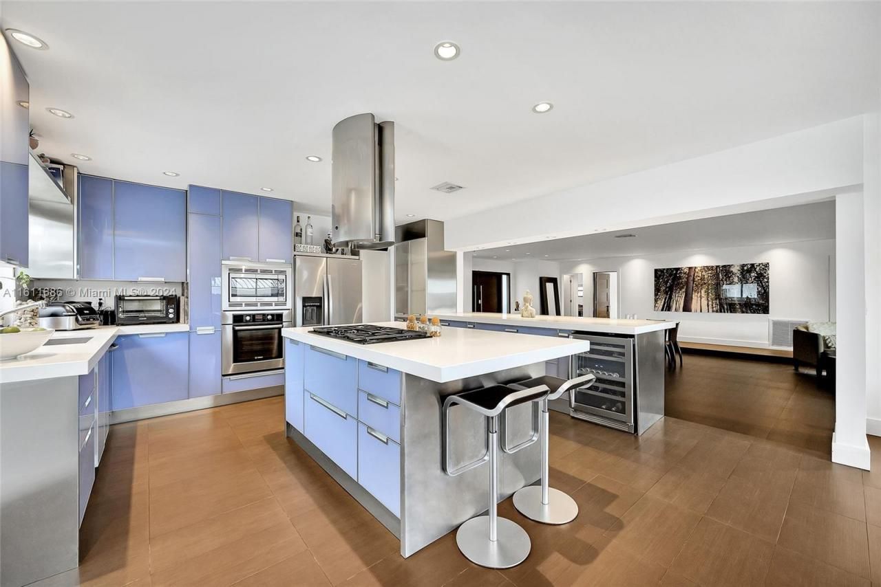 2120 NE 204th St, Miami, FL 33179 Photo