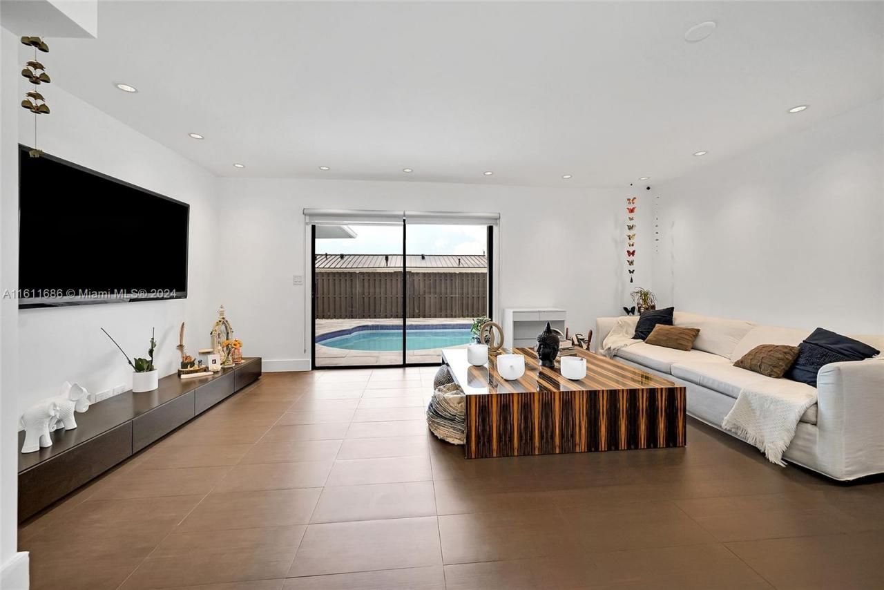 2120 NE 204th St, Miami, FL 33179 Photo