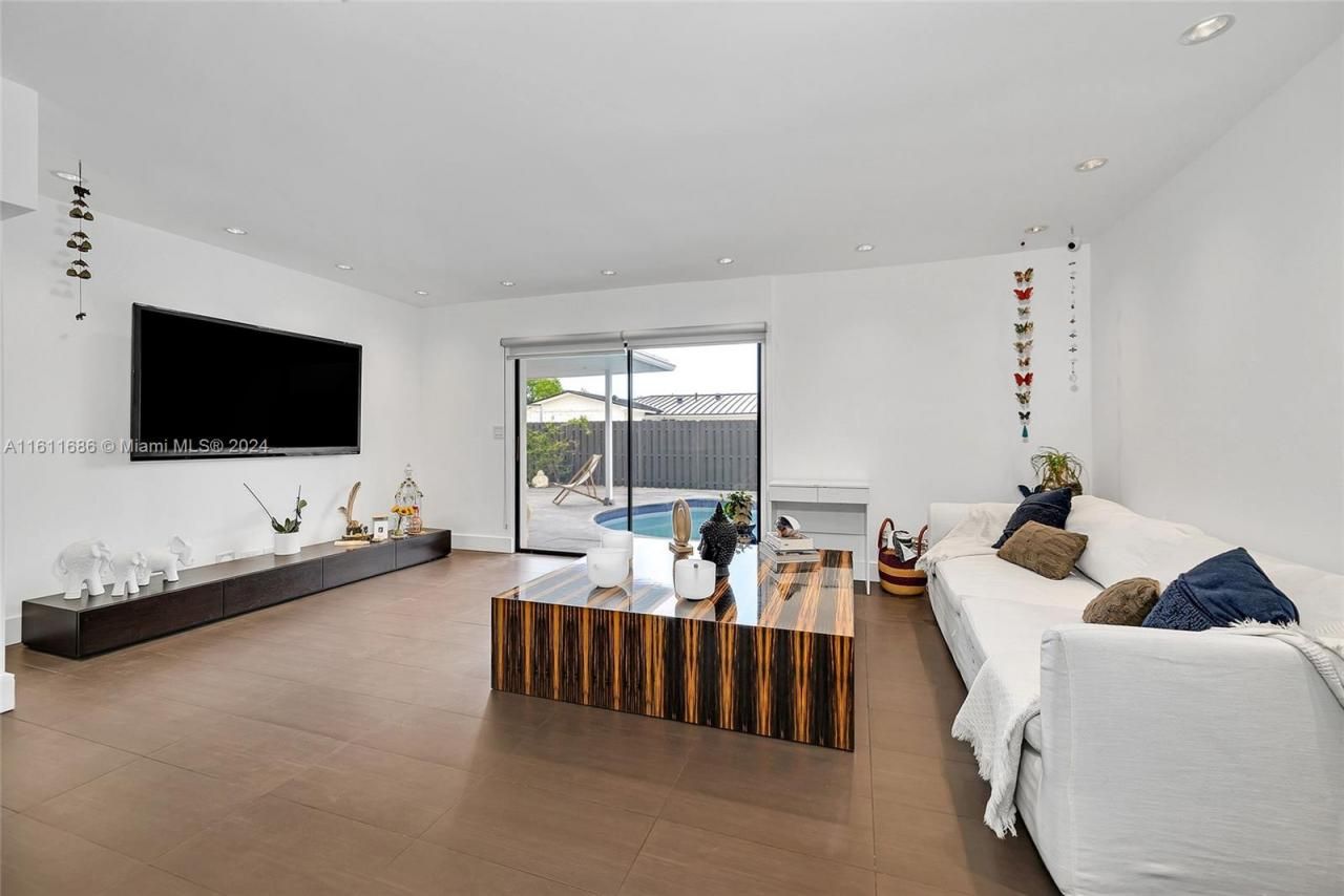 2120 NE 204th St, Miami, FL 33179 Photo