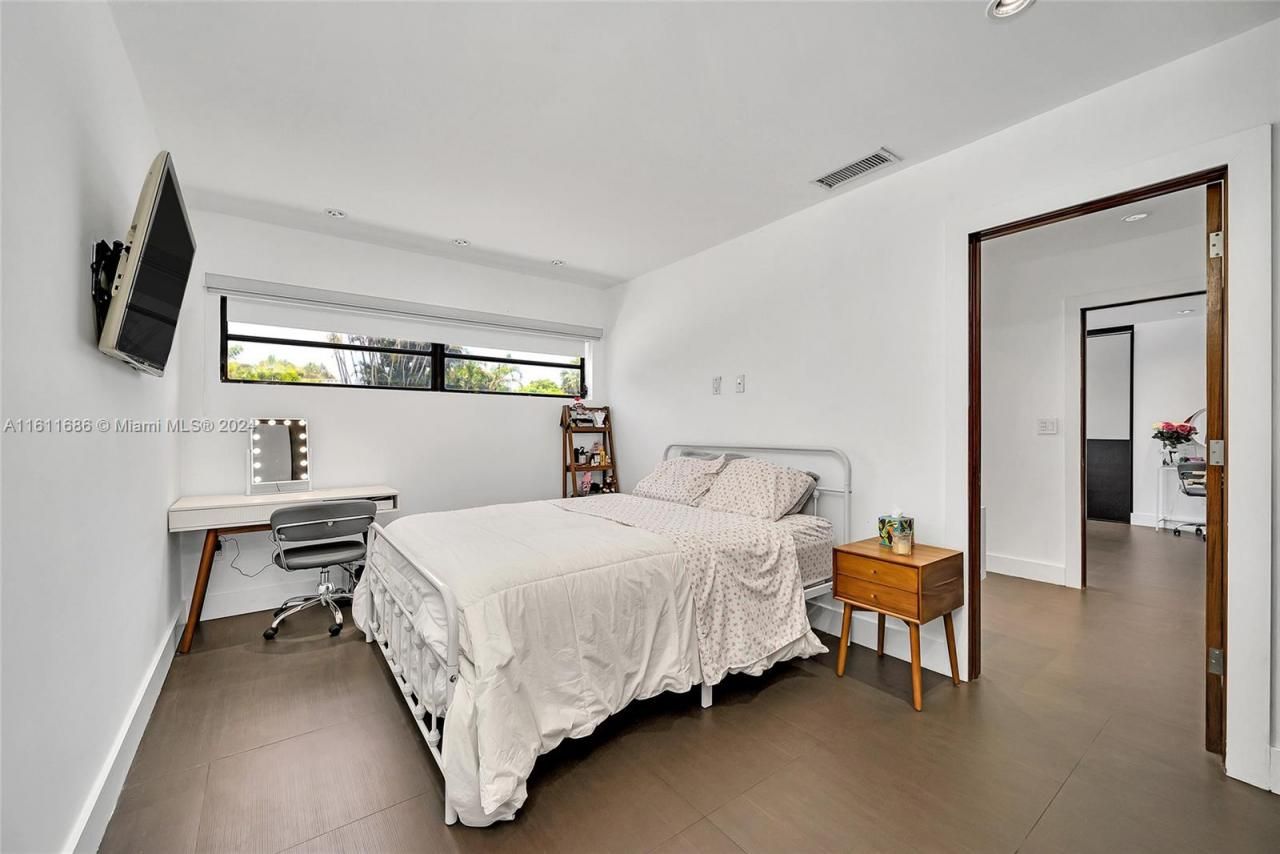 2120 NE 204th St, Miami, FL 33179 Photo