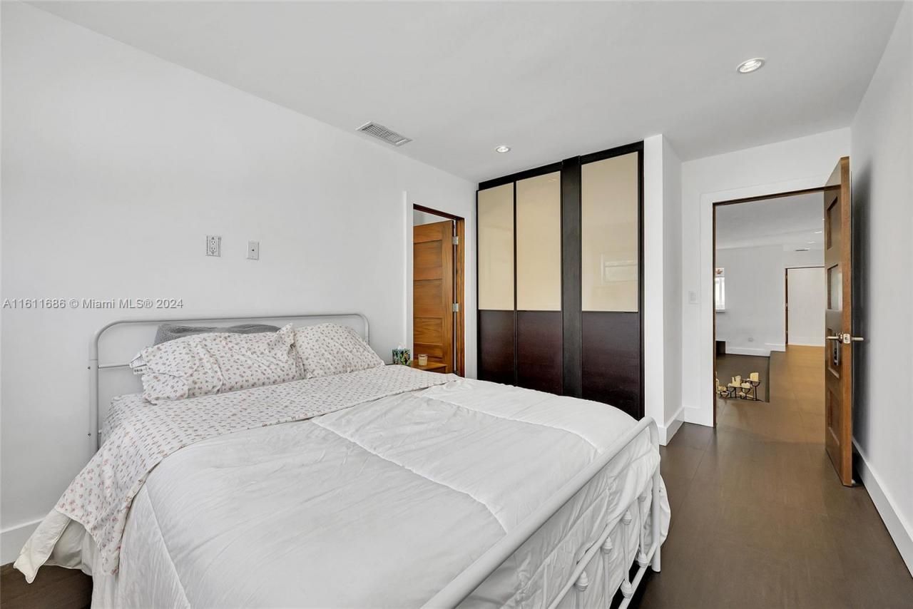 2120 NE 204th St, Miami, FL 33179 Photo