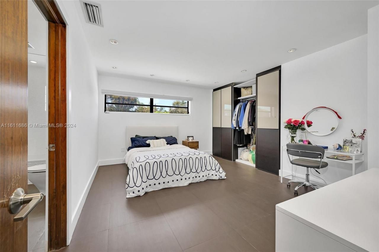 2120 NE 204th St, Miami, FL 33179 Photo