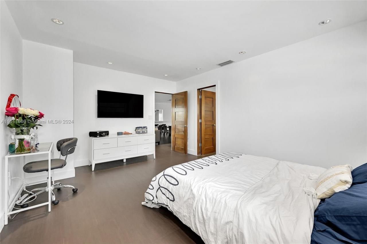 2120 NE 204th St, Miami, FL 33179 Photo