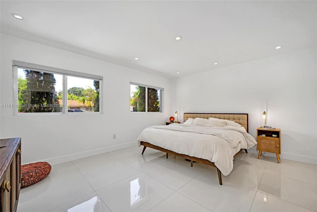2120 NE 204th St, Miami, FL 33179 Photo