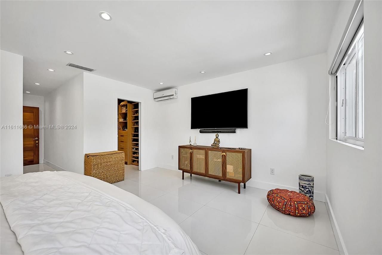 2120 NE 204th St, Miami, FL 33179 Photo