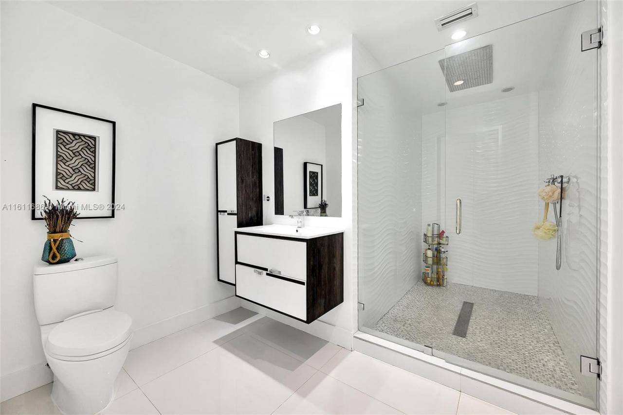 2120 NE 204th St, Miami, FL 33179 Photo