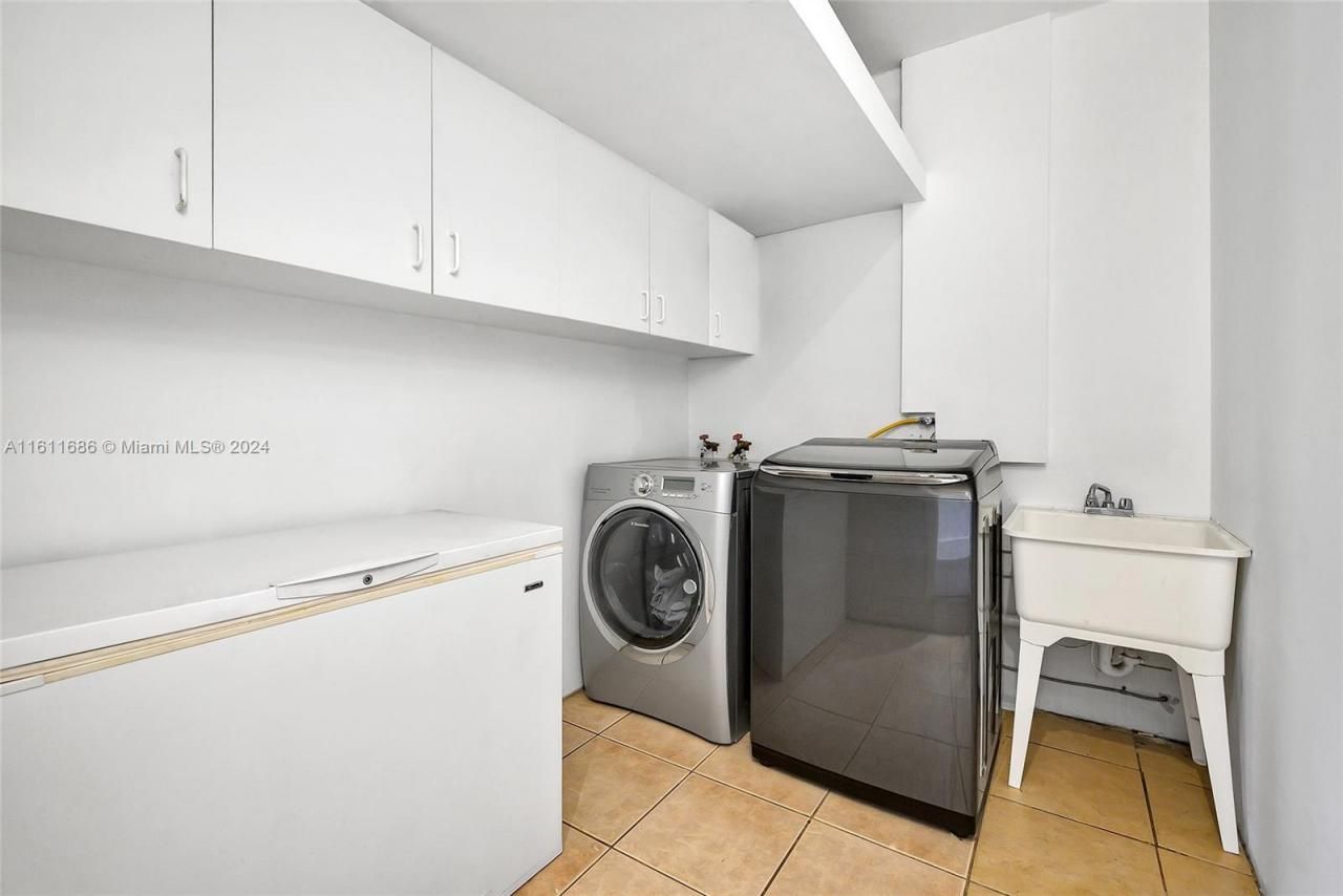 2120 NE 204th St, Miami, FL 33179 Photo