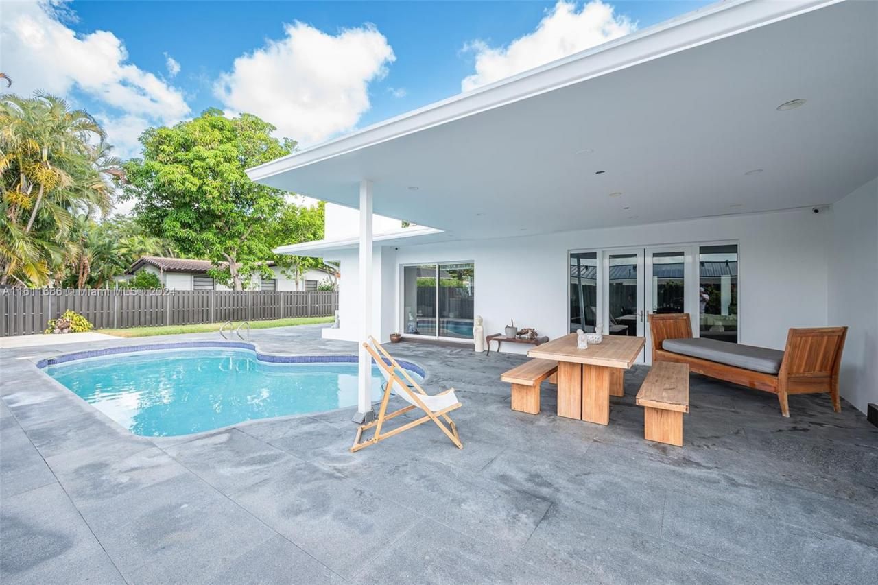 2120 NE 204th St, Miami, FL 33179 Photo