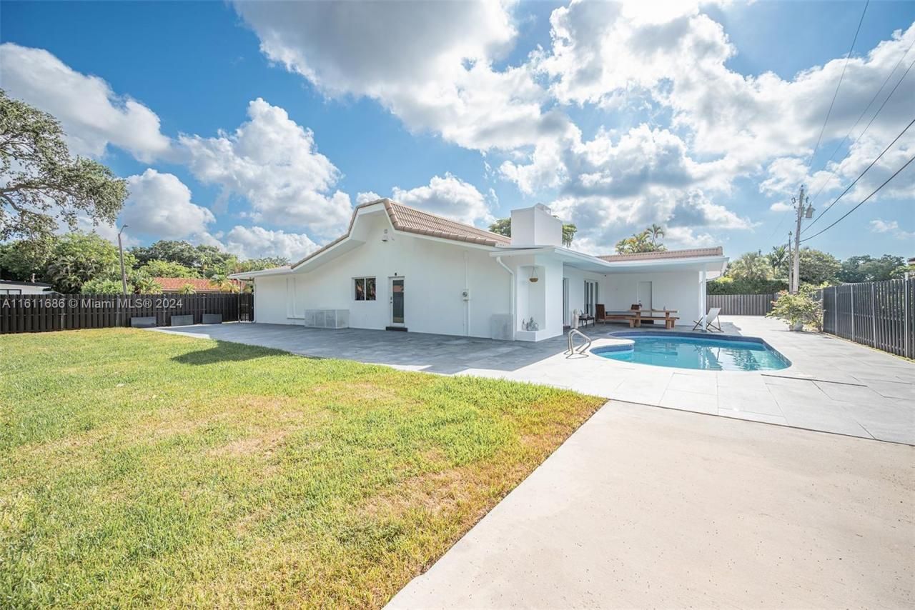 2120 NE 204th St, Miami, FL 33179 Photo