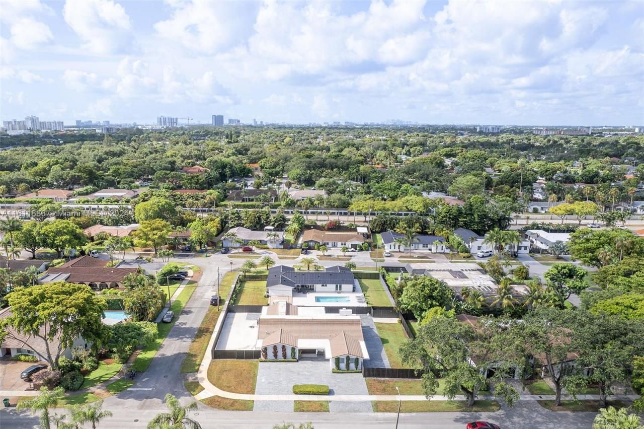 2120 NE 204th St, Miami, FL 33179 Photo