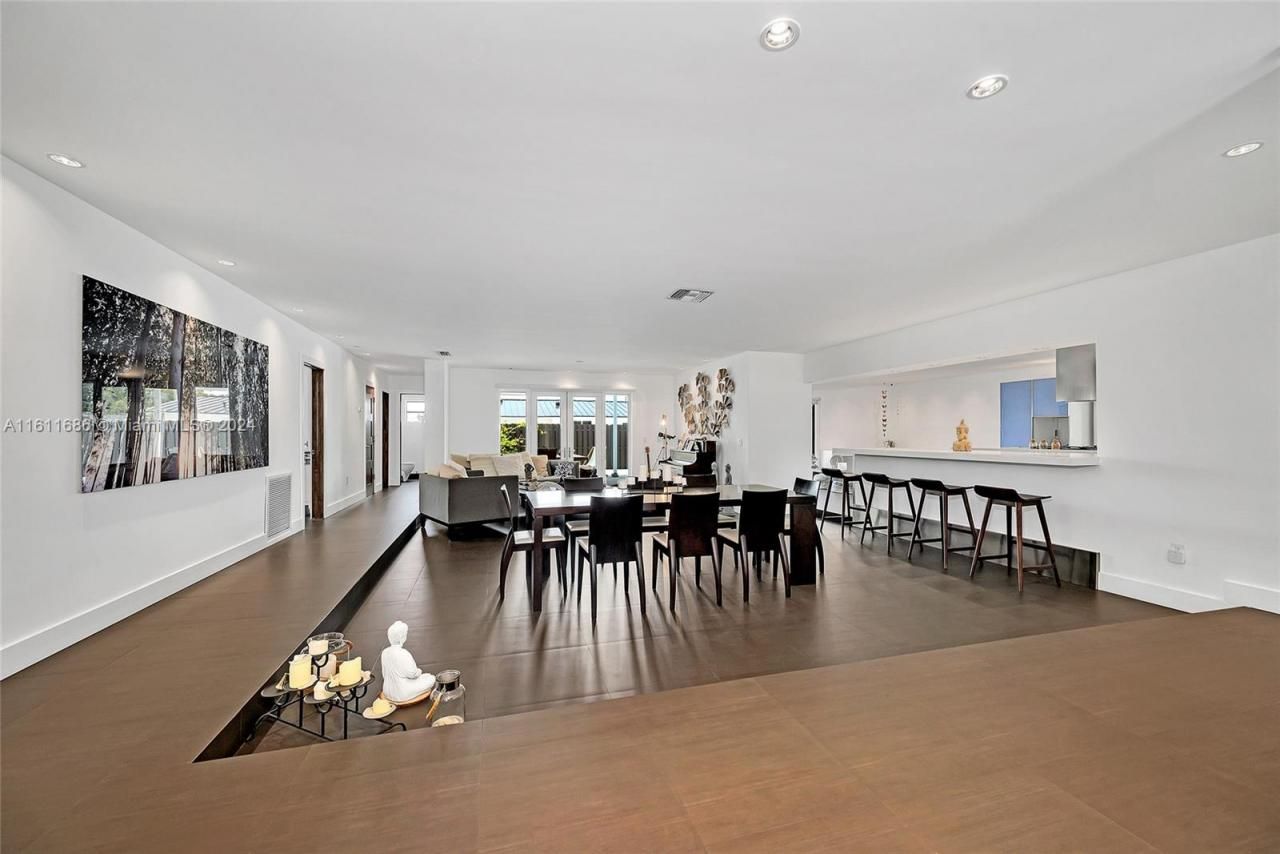 2120 NE 204th St, Miami, FL 33179 Photo