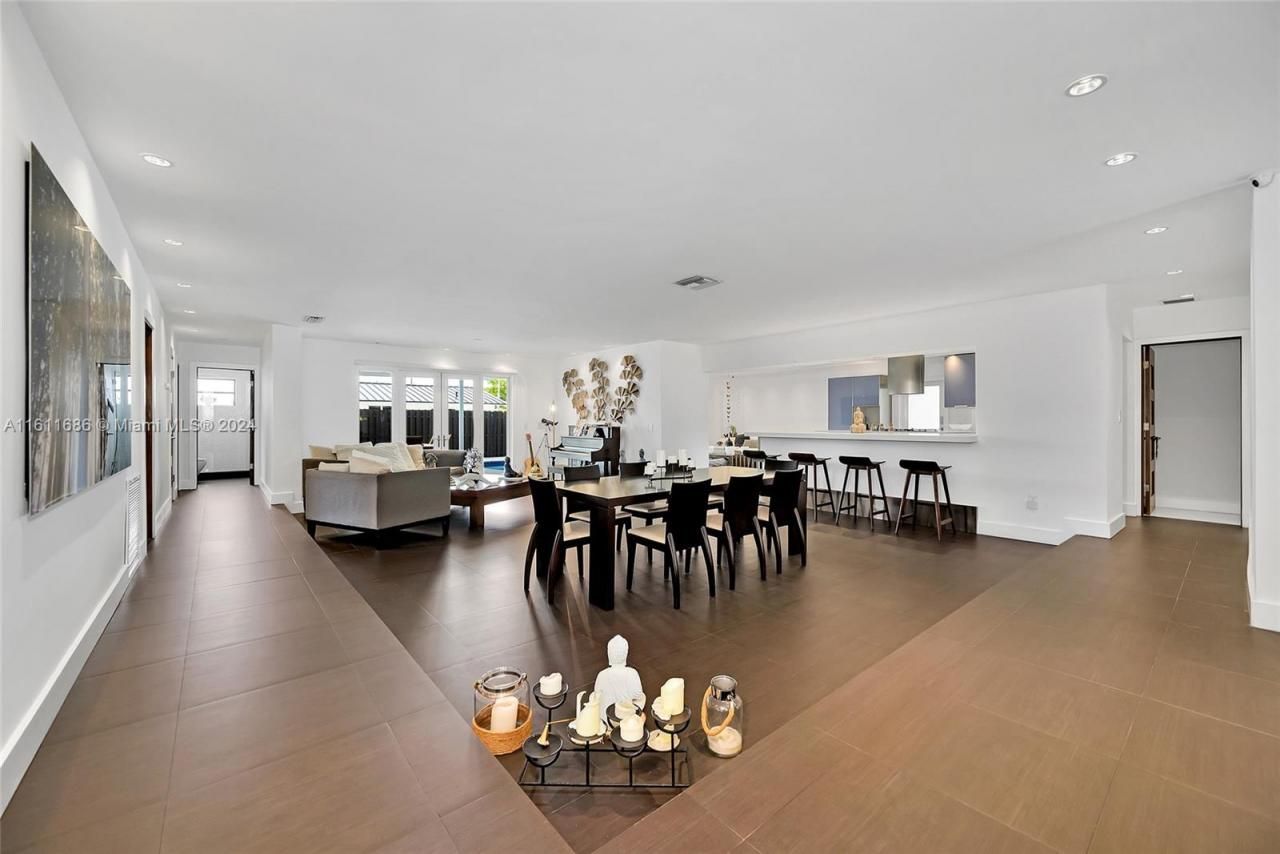 2120 NE 204th St, Miami, FL 33179 Photo