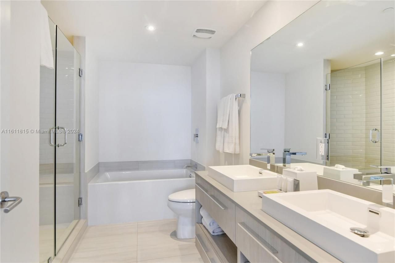 Please Call For Address, Unit R1401, Hollywood, FL 33019 Photo