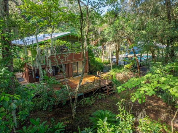 250 W WEST LAKE DRIVE, HAWTHORNE, FL 32640