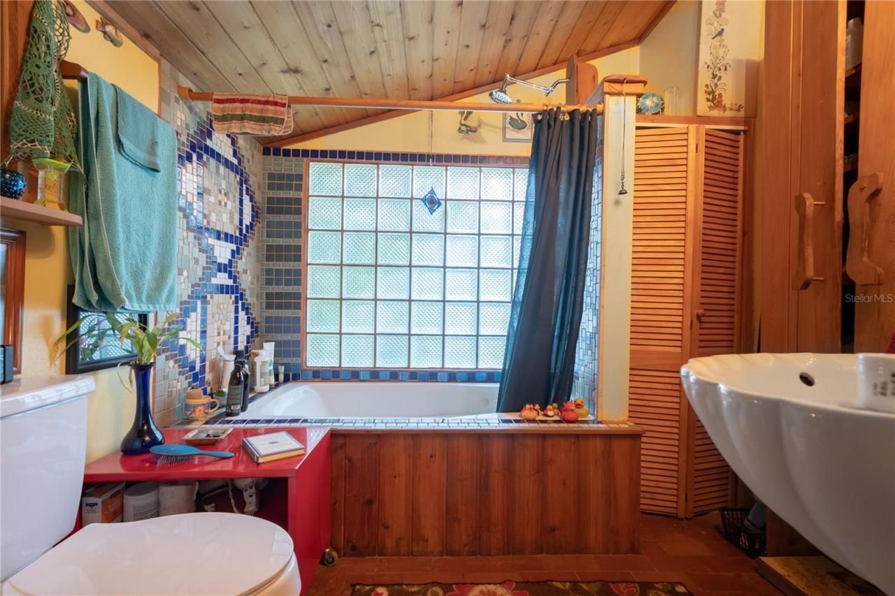 250 W West Lake Drive, Hawthorne, FL 32640 Photo