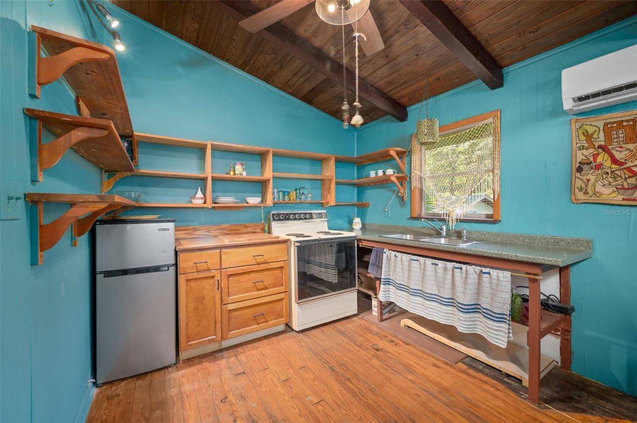 250 W West Lake Drive, Hawthorne, FL 32640 Photo