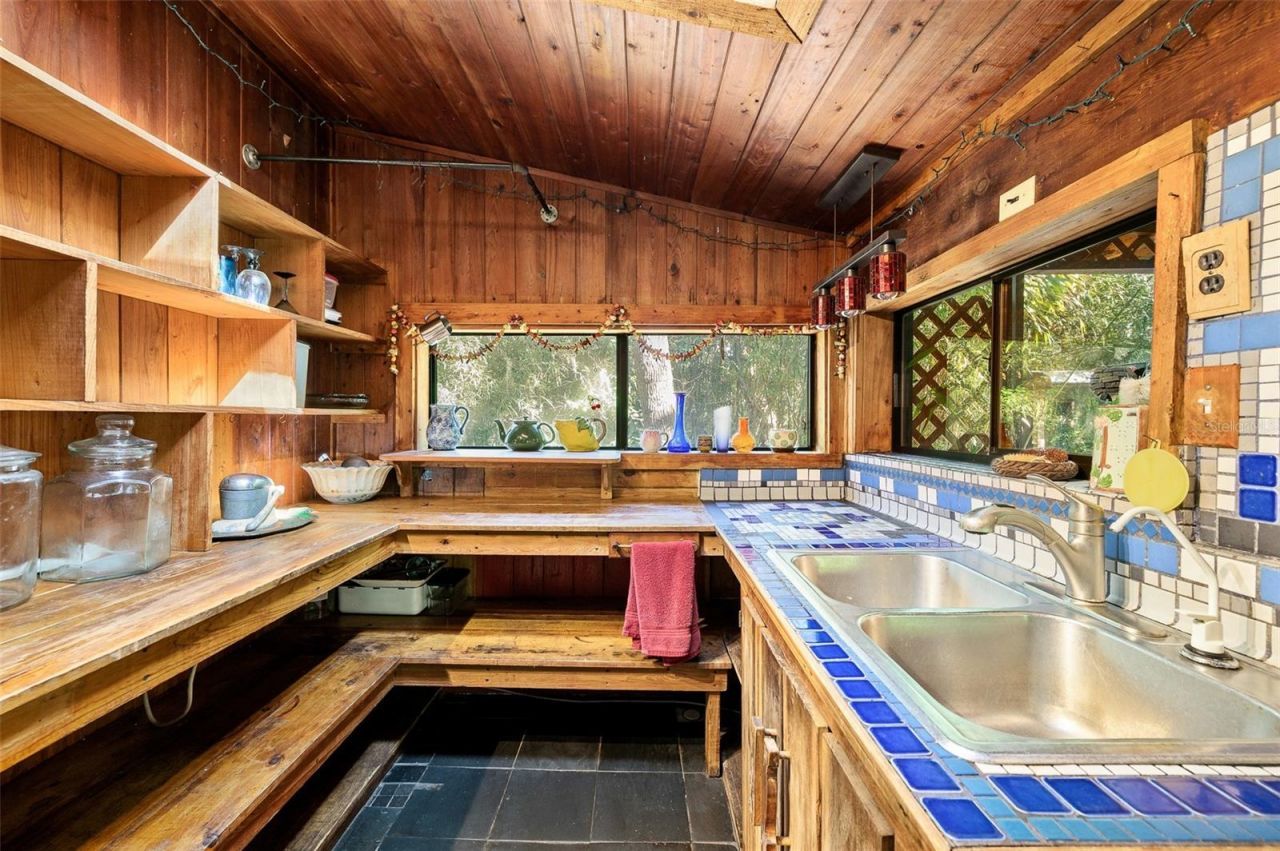 250 W West Lake Drive, Hawthorne, FL 32640 Photo