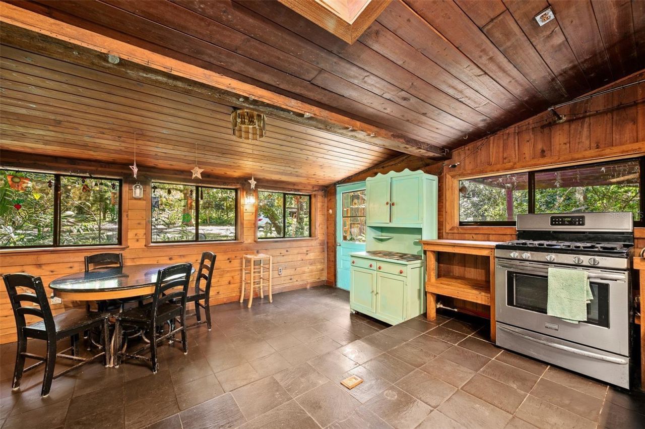 250 W West Lake Drive, Hawthorne, FL 32640 Photo