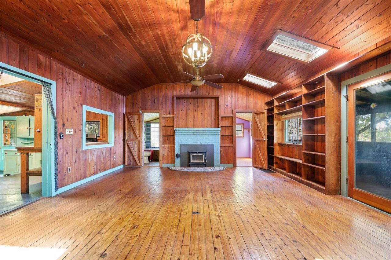 250 W West Lake Drive, Hawthorne, FL 32640 Photo