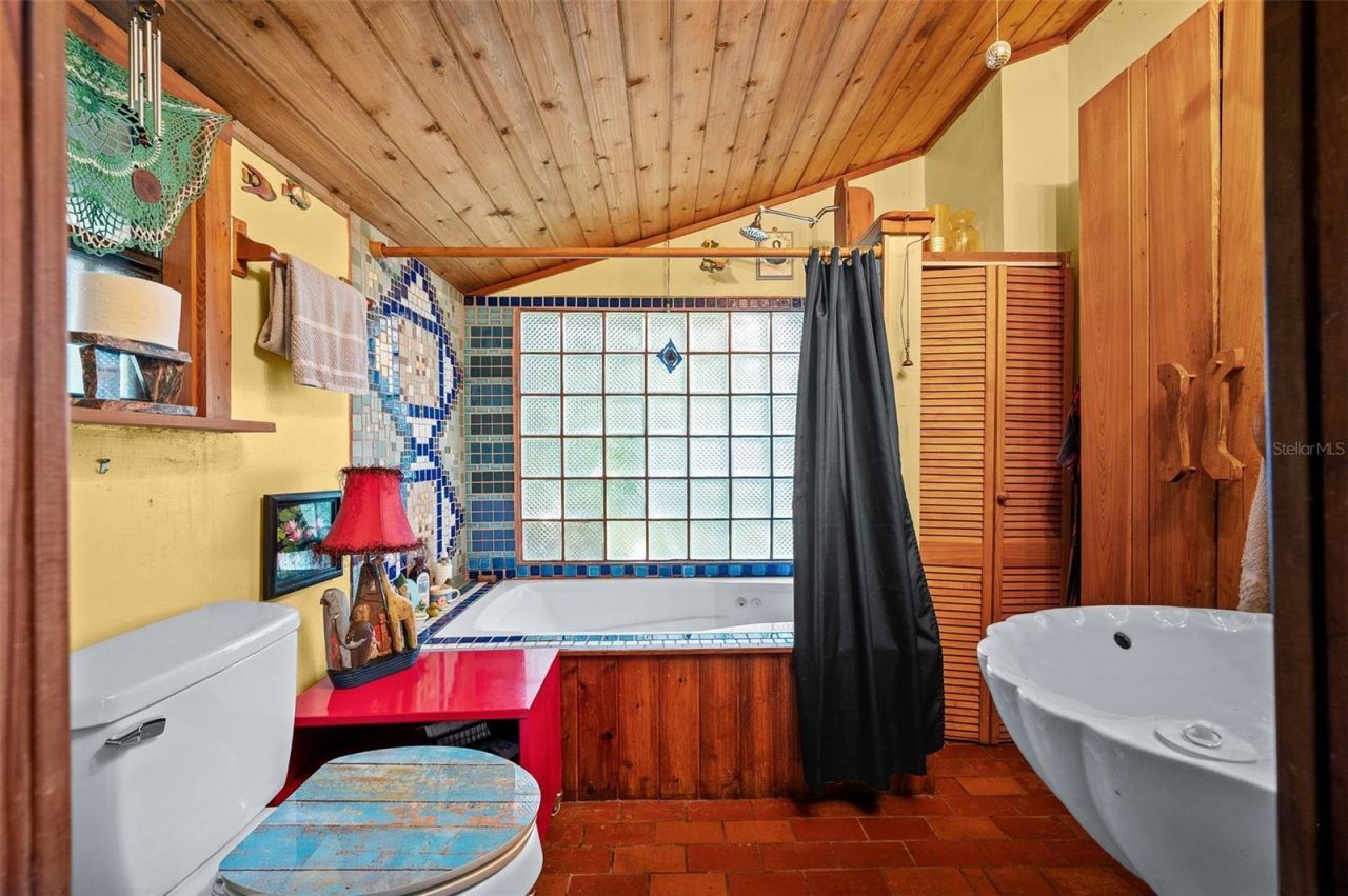 250 W West Lake Drive, Hawthorne, FL 32640 Photo