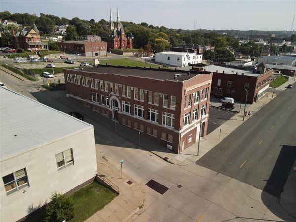 305 S 8th Street, St Joseph, MO 64501