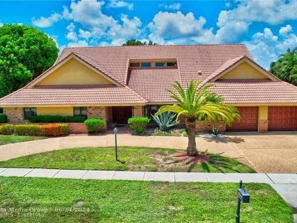 3110 Equestrian Dr, Boca Raton, FL 33434