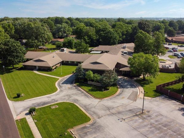 910 S West, Springfield, MO 65802